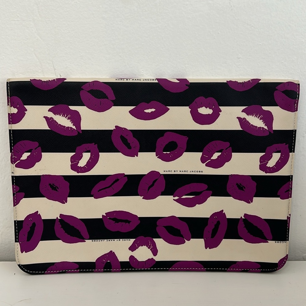 Marc by Marc Jacobs Incase - Picture 2 of 3